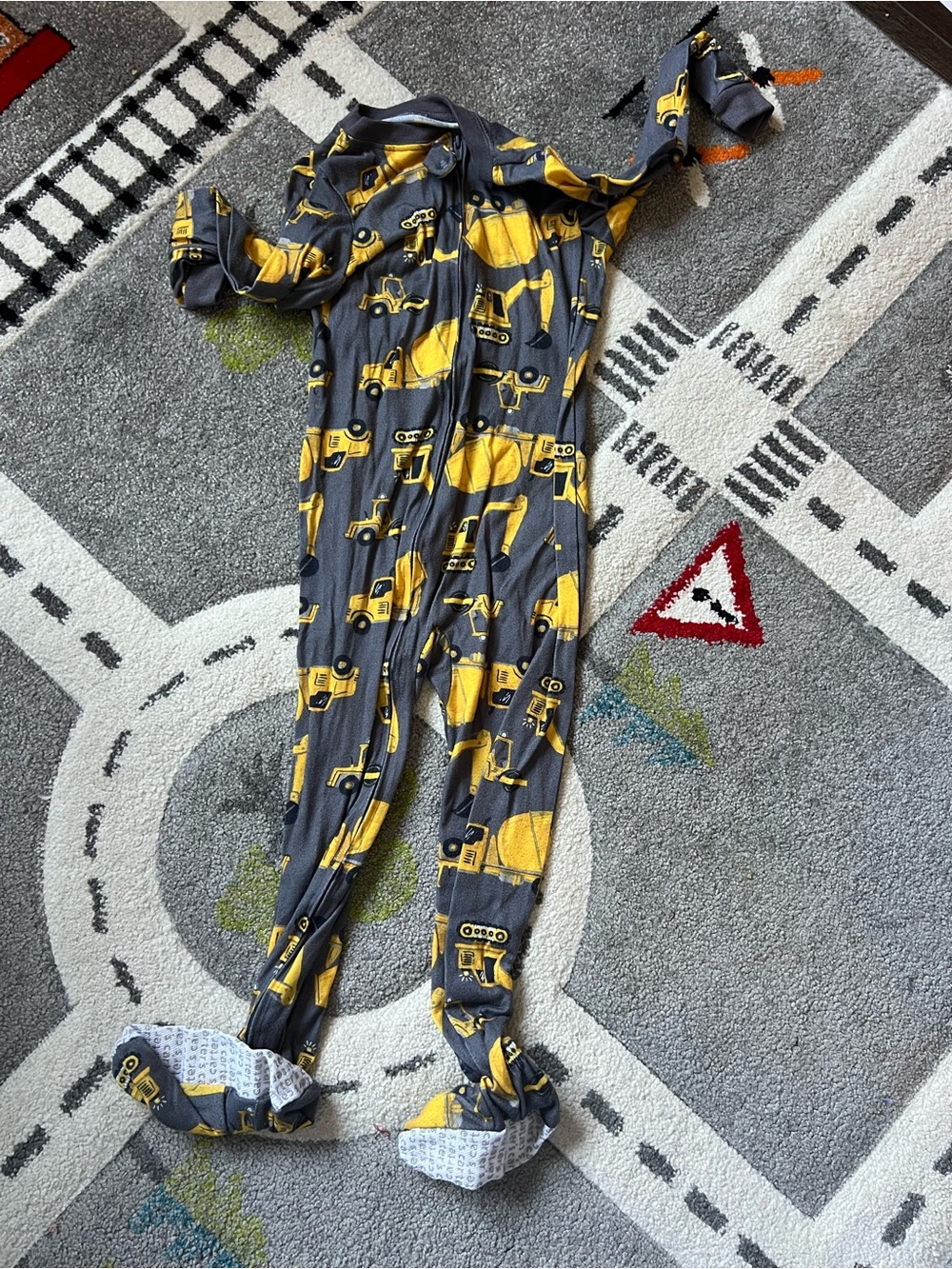 Set of 6 Boys Onsie Pajamas in size 5T - Picture 9 of 10